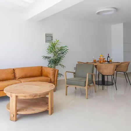 Moderno De Lujo Con Garaje Privado. *