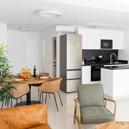 Moderno De Lujo Con Garaje Privado. *