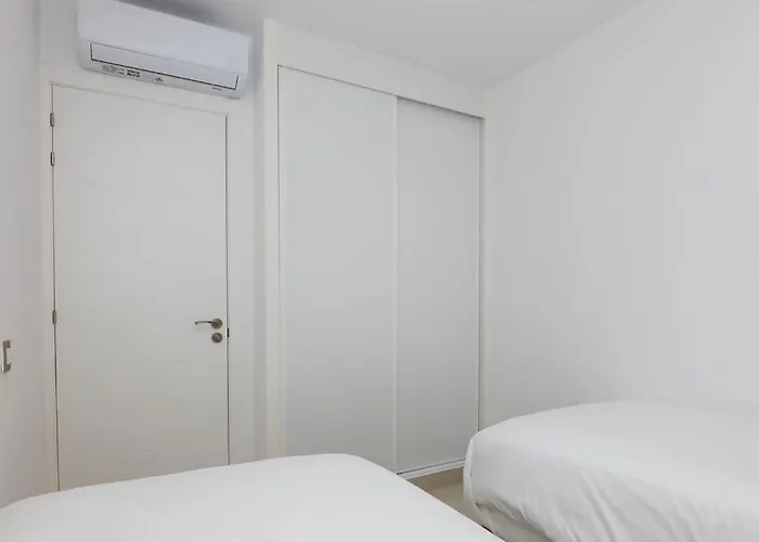 Moderno De Lujo Con Garaje Privado. *