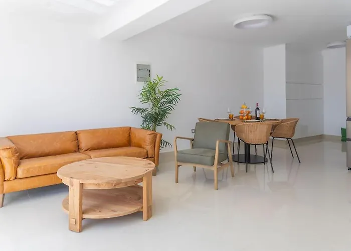 Moderno De Lujo Con Garaje Privado. *