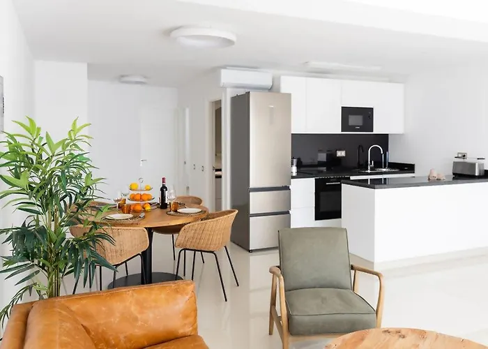 Moderno De Lujo Con Garaje Privado. *