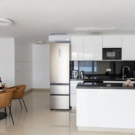Apartment Moderno De Lujo Con Garaje Privado.